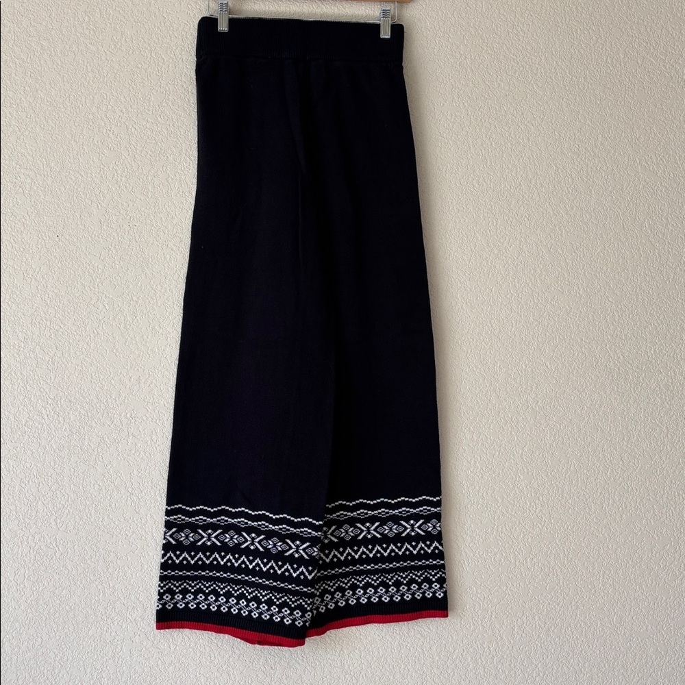 Black Wide-Leg Pants with Patterned Hem. 71% cotton 29% polyester. - Picture 4 of 5